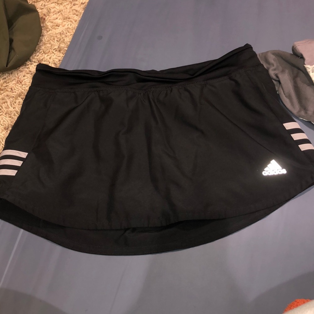 Adidas tennis skirt size 6 in great condition!